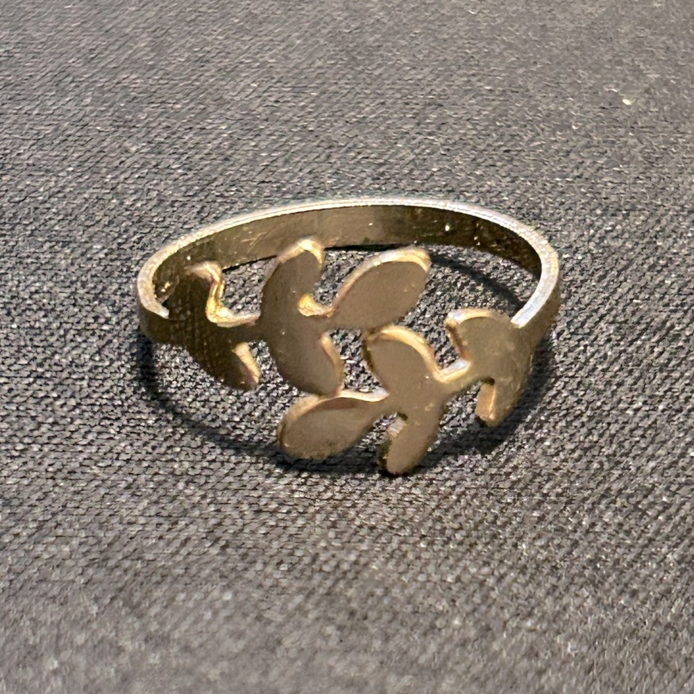 NEW // Gold Leaf Vine Ring